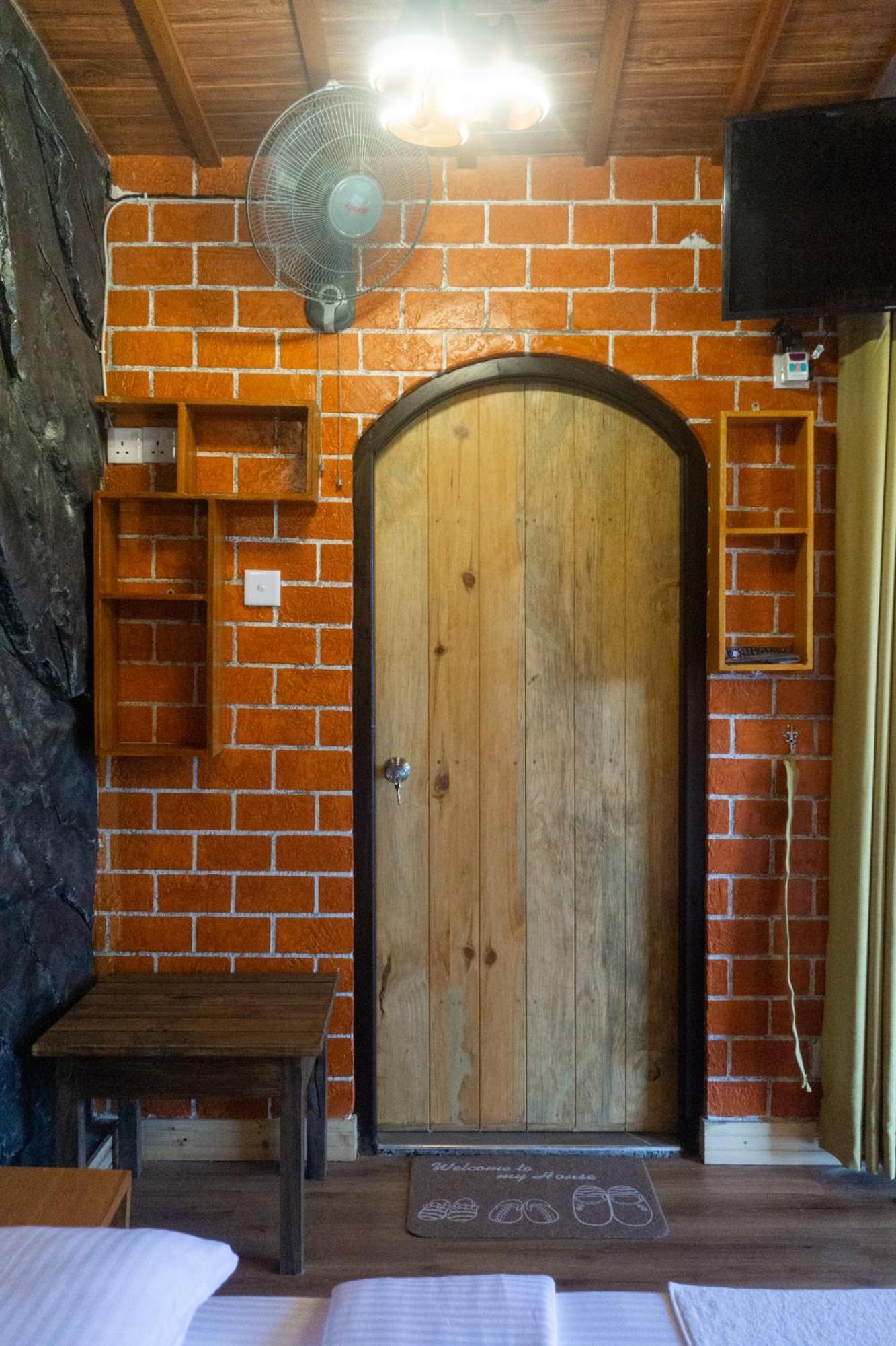 埃拉Hobbit Hole Hideaway住宿加早餐旅馆 外观 照片