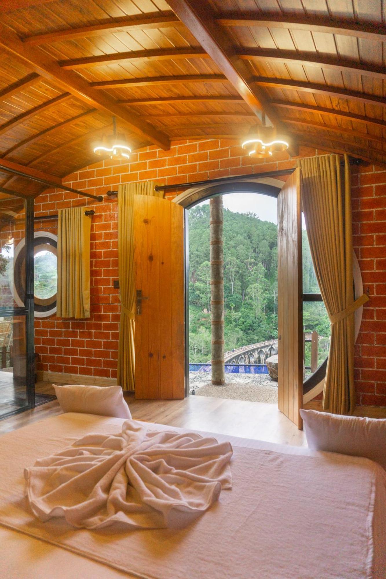 埃拉Hobbit Hole Hideaway住宿加早餐旅馆 外观 照片