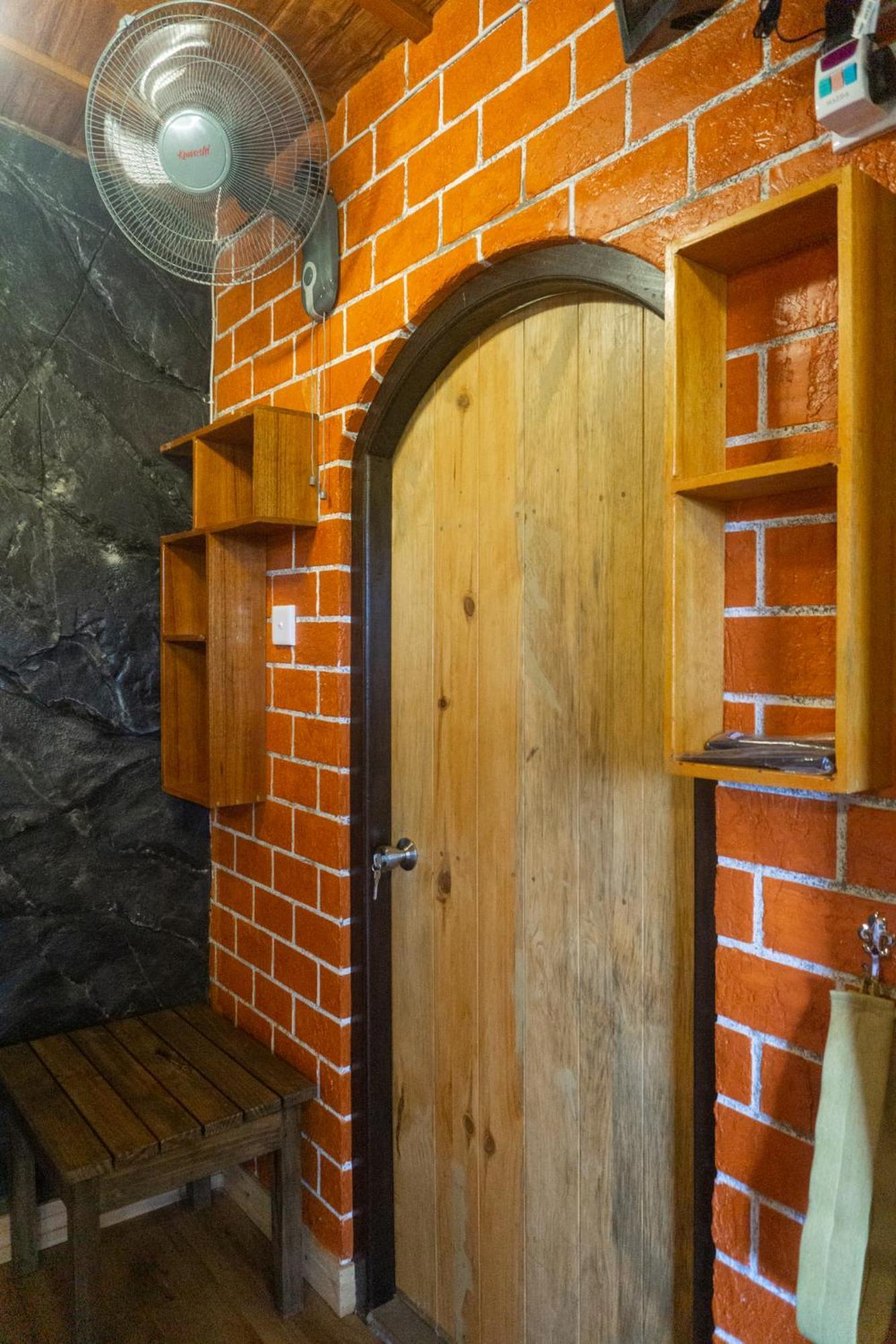 埃拉Hobbit Hole Hideaway住宿加早餐旅馆 外观 照片