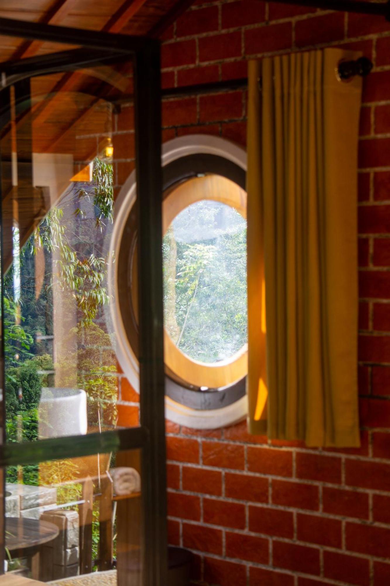 埃拉Hobbit Hole Hideaway住宿加早餐旅馆 外观 照片